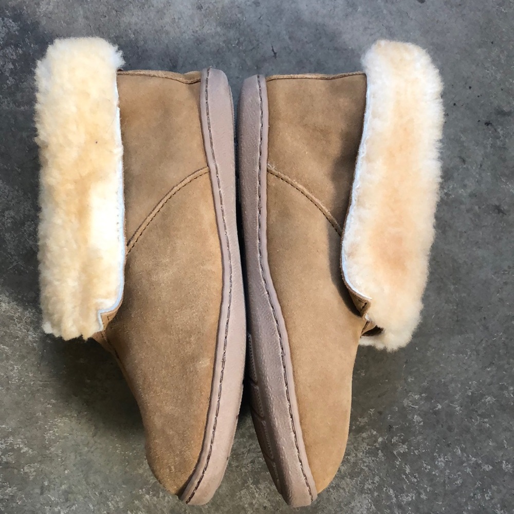 Minnetonka Sheepskin Ankle Boot || s: 8 - Picture 2 of 6
